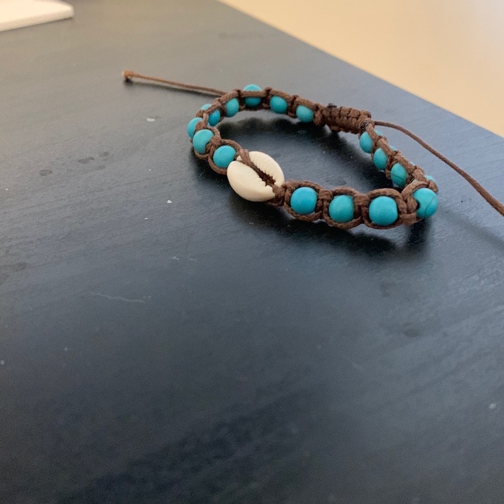 Adjustable Shell Bracelet!